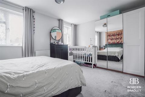 14 Kesteven Close, Ilford, IG6 3EP