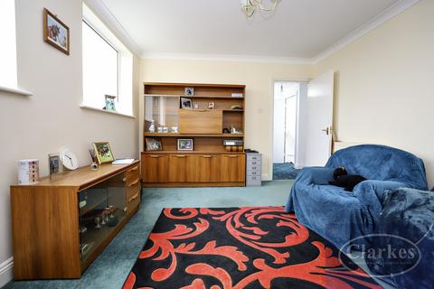 2 bedroom flat for sale, Ensbury Park Road, MOORDOWN