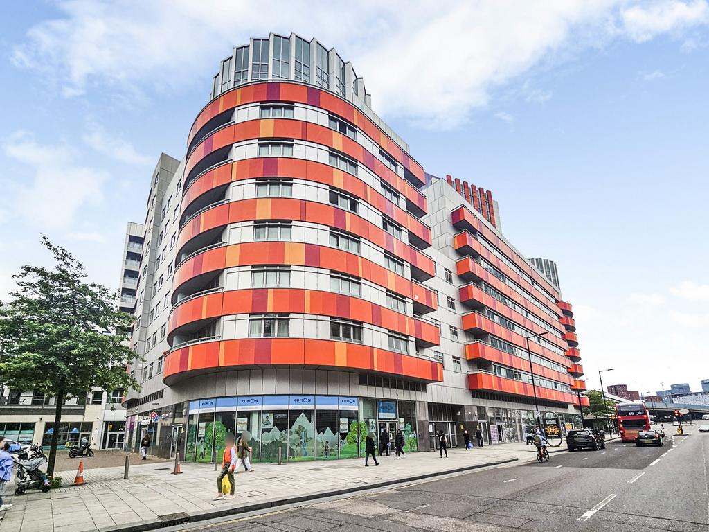 Canning Town, London, E16 2 bed flat for sale £424,950
