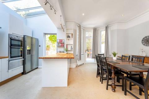 55 Chatsworth Gardens, London, W3 9LP