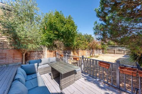 55 Chatsworth Gardens, London, W3 9LP