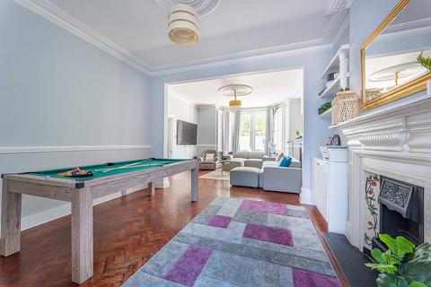 55 Chatsworth Gardens, London, W3 9LP