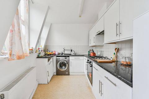 2 bedroom flat to rent, Fountain Close, Woolwich, London, SE18