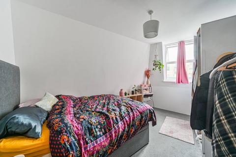 2 bedroom flat to rent, Fountain Close, Woolwich, London, SE18