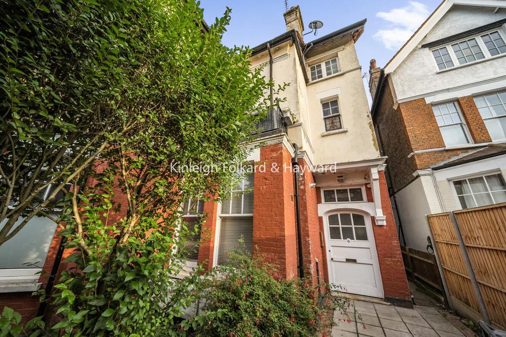 Alexandra Park Road, Muswell Hill 1 bed flat - £300,000