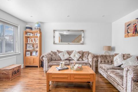 10 Fir Trees, Abridge, Romford, RM4 1DG