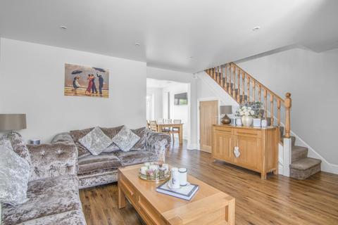 10 Fir Trees, Abridge, Romford, RM4 1DG