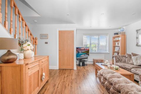 10 Fir Trees, Abridge, Romford, RM4 1DG