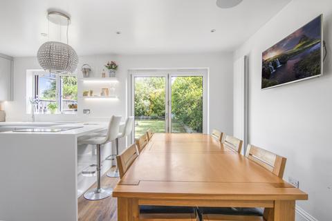 10 Fir Trees, Abridge, Romford, RM4 1DG