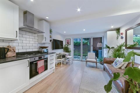 2 bedroom maisonette for sale, Dinton Road, Colliers Wood SW19