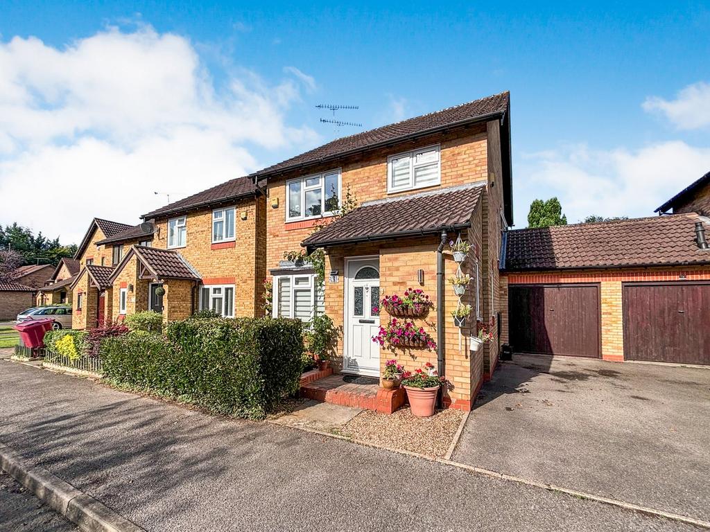 Hirstwood, Tilehurst, Reading, RG30 3 bed link detached house - £475,000
