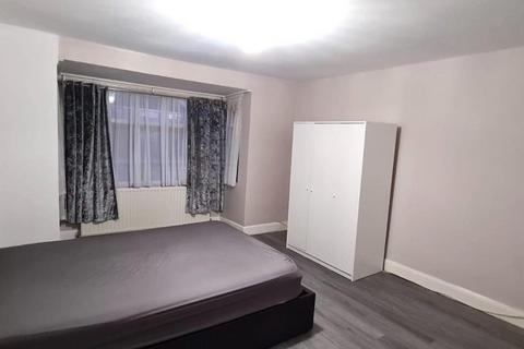 1 bedroom in a house share to rent, Maybank Avenue, Wembley