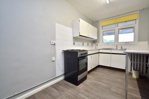 3 bedroom flat for sale, Radstone Walk, Rowlatts Hill, Leicester, LE5