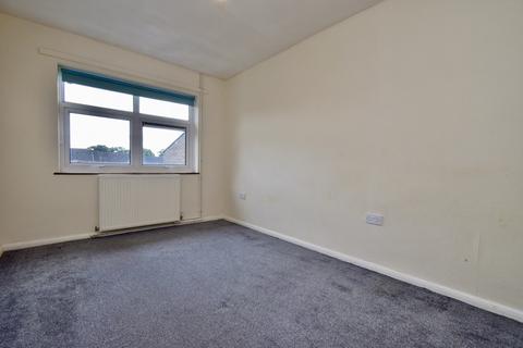 3 bedroom flat for sale, Radstone Walk, Rowlatts Hill, Leicester, LE5