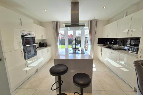 4 bedroom detached house to rent, Home Farm Drive, Northampton NN2