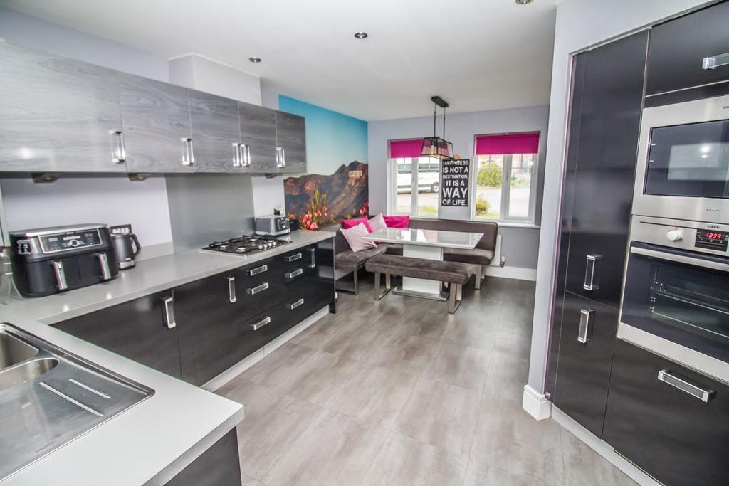 Elm Crescent, Birtley, Chester le Street 3 bed semidetached house for