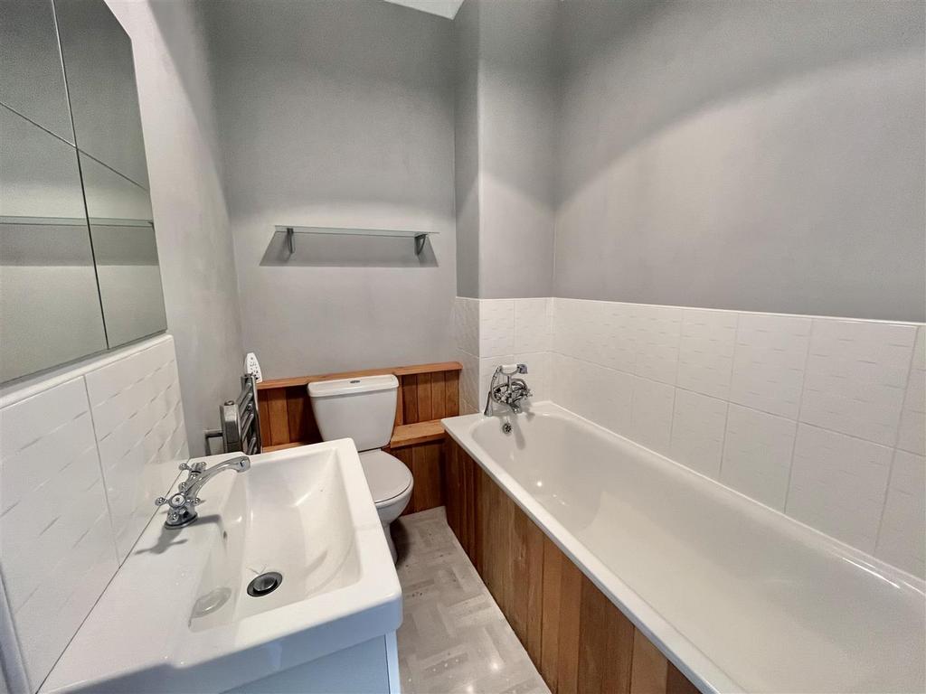 En-Suite Bathroom