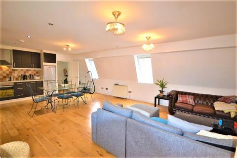 3 bedroom flat to rent, Hazlitt Mews, London W14