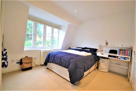 3 bedroom flat to rent, Hazlitt Mews, London W14