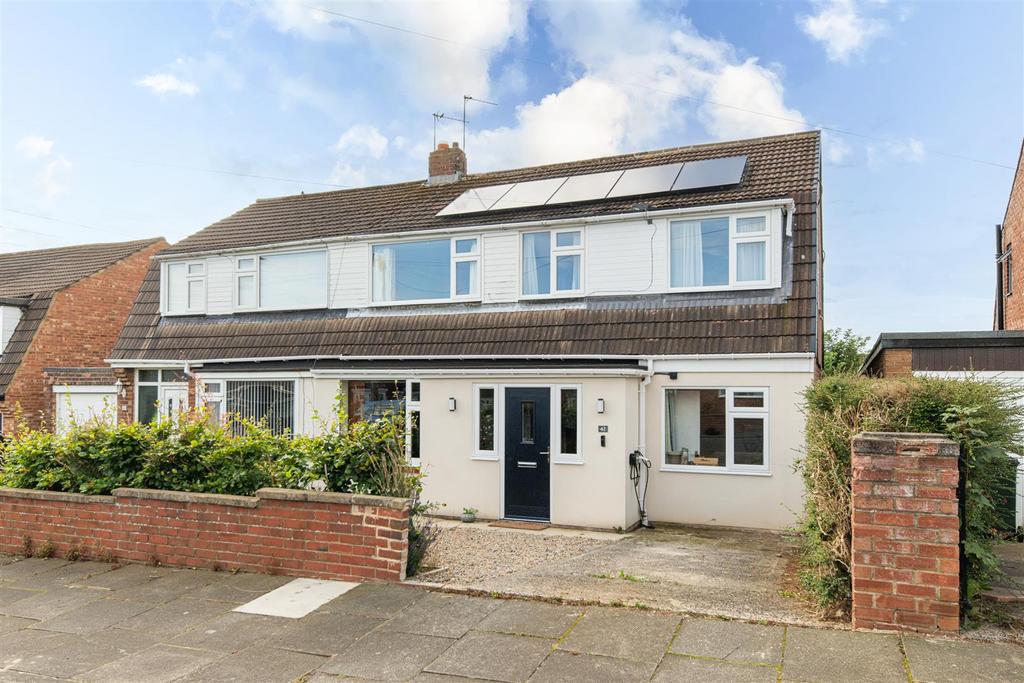 Caldwell Road, Gosforth, Newcastle... 4 bed semidetached house for