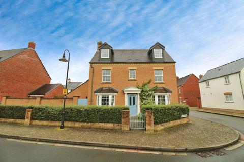 4 bedroom detached house for sale, Trecastle Road, Swindon SN1