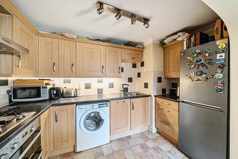 2 bedroom flat for sale, Station Road, Shalford, GU4