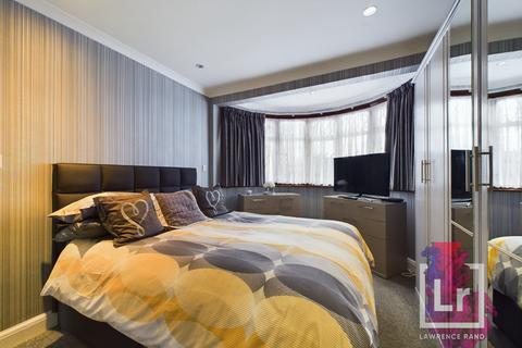 4 bedroom end of terrace house for sale, Capthorne Avenue, Harrow, Middlesex, HA2