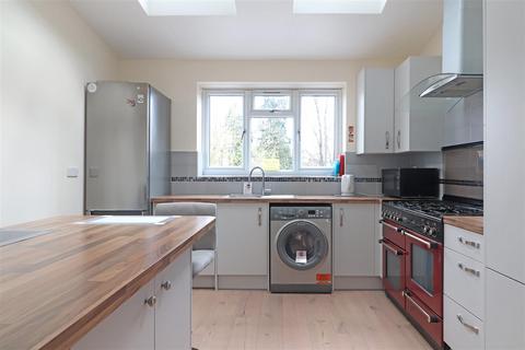 3 bedroom flat for sale, Garlands Road, Redhill