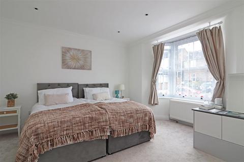 3 bedroom flat for sale, Garlands Road, Redhill