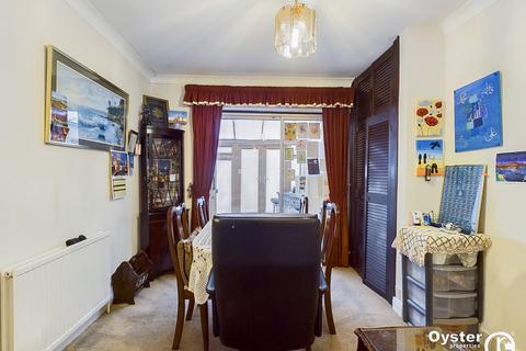 5 bedroom semi-detached house for sale, Taunton Way, Stanmore, HA7