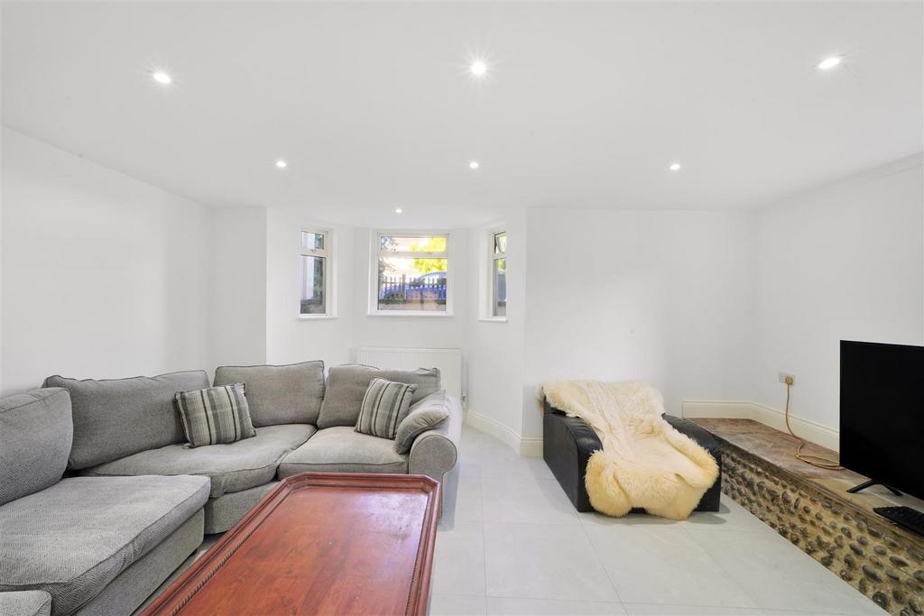 16 A Elms Lane - l X24 P4o W1 Ox Q2gy HKMj5.jpg