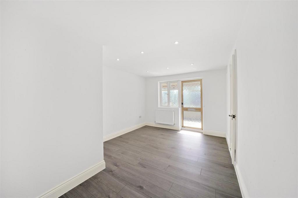 16 A Elms Lane - U9 Lm VVBcj Xhd Glu S87y X.jpg