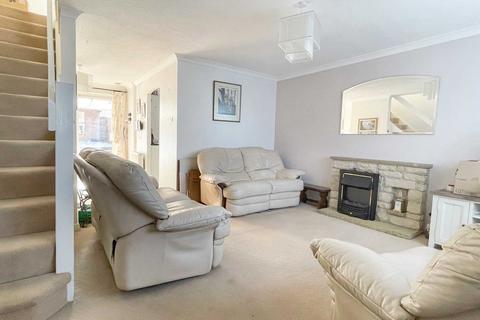 82 Beech Road, Horsham, RH12 4TX