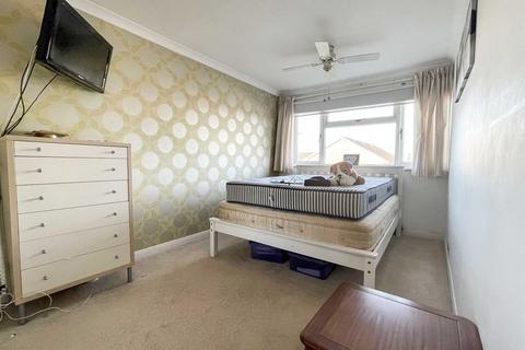82 Beech Road, Horsham, RH12 4TX