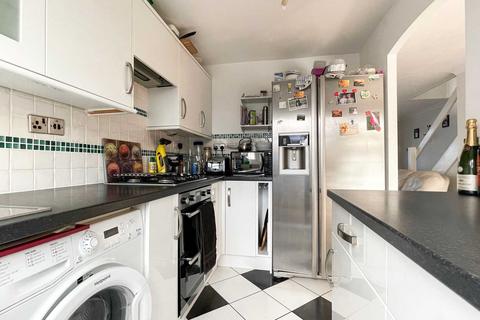 82 Beech Road, Horsham, RH12 4TX