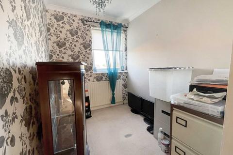 82 Beech Road, Horsham, RH12 4TX