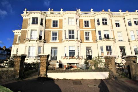 2 bedroom flat to rent, Clifton Terrace, Southend-On-Sea