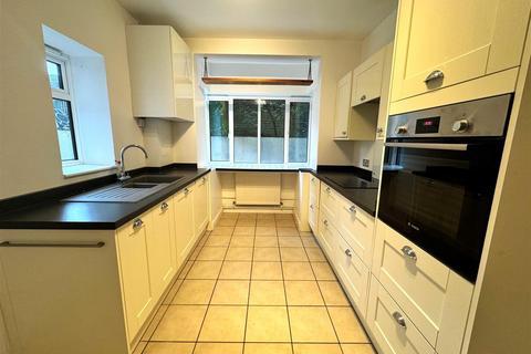 2 bedroom flat to rent, Clifton Terrace, Southend-On-Sea