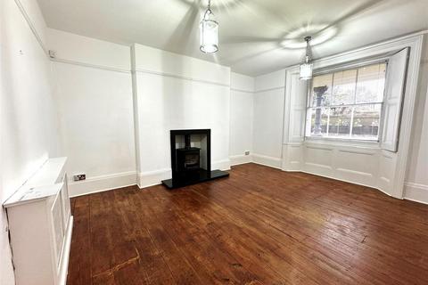 2 bedroom flat to rent, Clifton Terrace, Southend-On-Sea