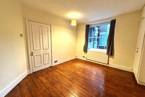 2 bedroom flat to rent, Clifton Terrace, Southend-On-Sea