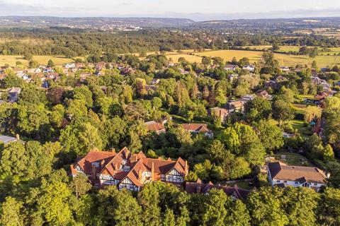 5, Knott Park House Wrens Hill, Oxshott, Leatherhead, KT22 0HW