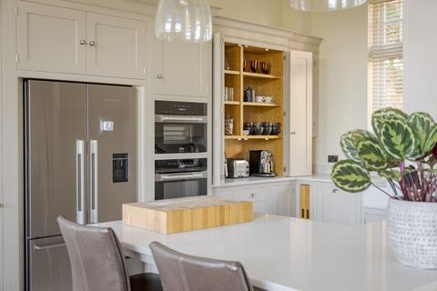 5, Knott Park House Wrens Hill, Oxshott, Leatherhead, KT22 0HW