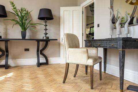 5, Knott Park House Wrens Hill, Oxshott, Leatherhead, KT22 0HW