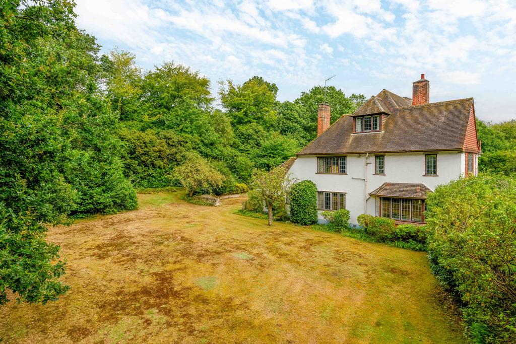 Byfleet Road, Weybridge, KT11 6 bed detached house for sale £1,950,000