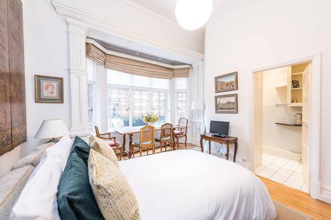 Studio for sale, Egerton Gardens, Knightsbridge, London, SW3