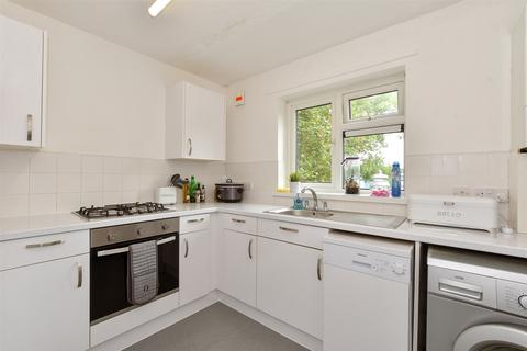 1 bedroom flat for sale, Wyemead Crescent, Chingford