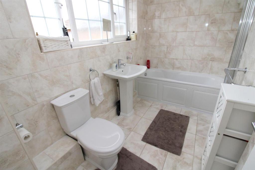 Family bathroom.jpg
