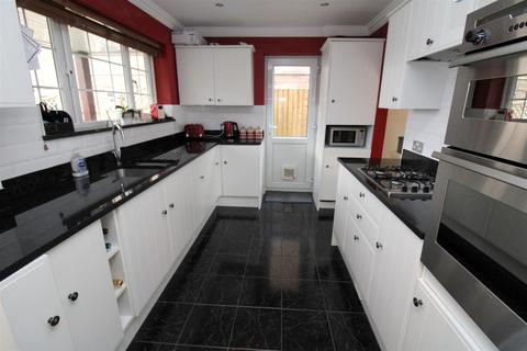 4 bedroom detached house for sale, Barbrook Way, Bicknacre