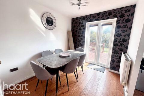 3 bedroom end of terrace house for sale, Thomas Chapman Grove, Northampton