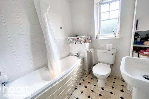 28 Thomas Chapman Grove, Northampton, NN4 8RQ